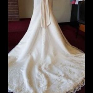 Never worn DaVinci wedding dress